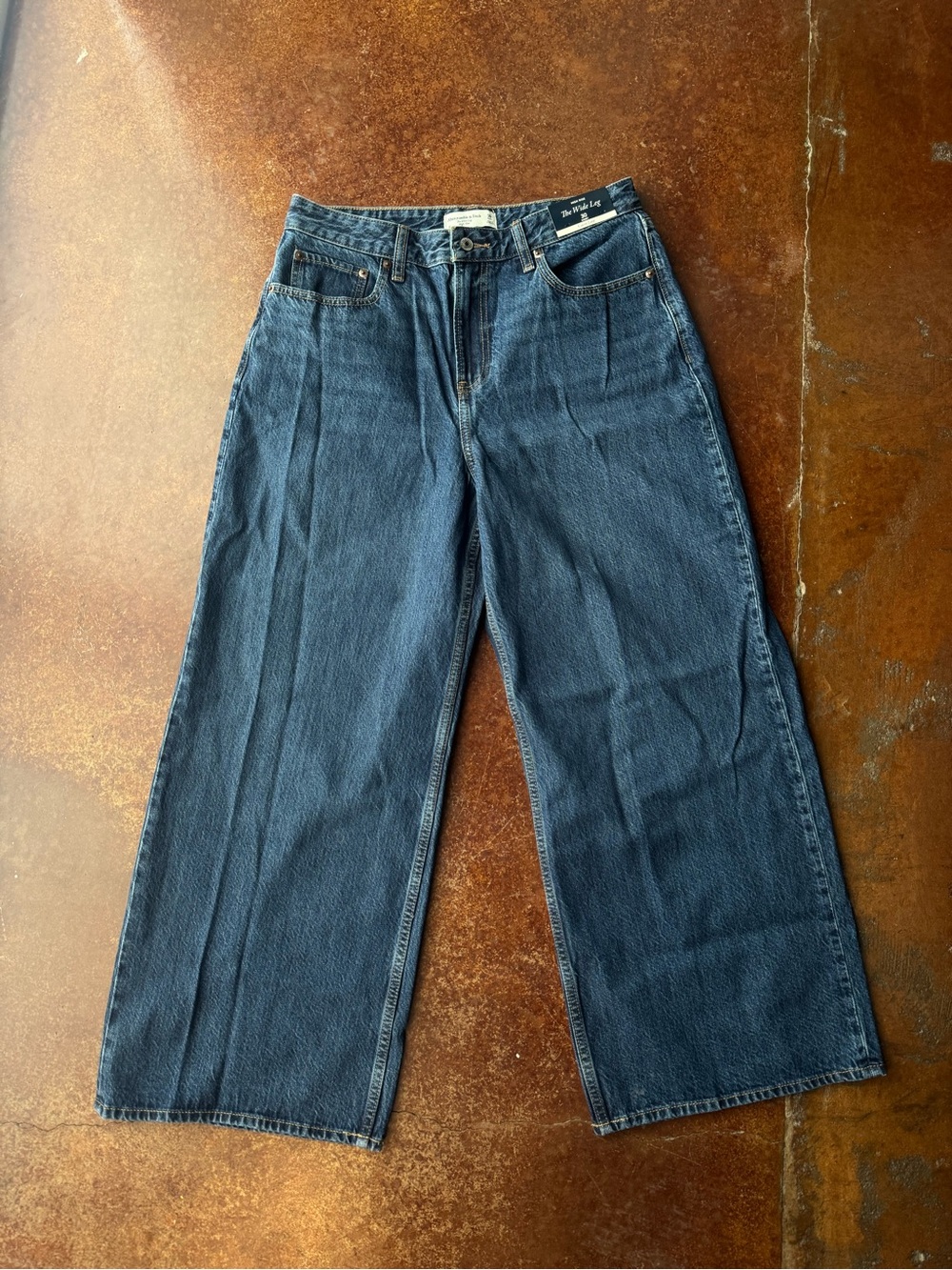 NWT Abercrombie & Fitch Women’s Curve Love Wide Leg Jeans - Picture 2 of 2